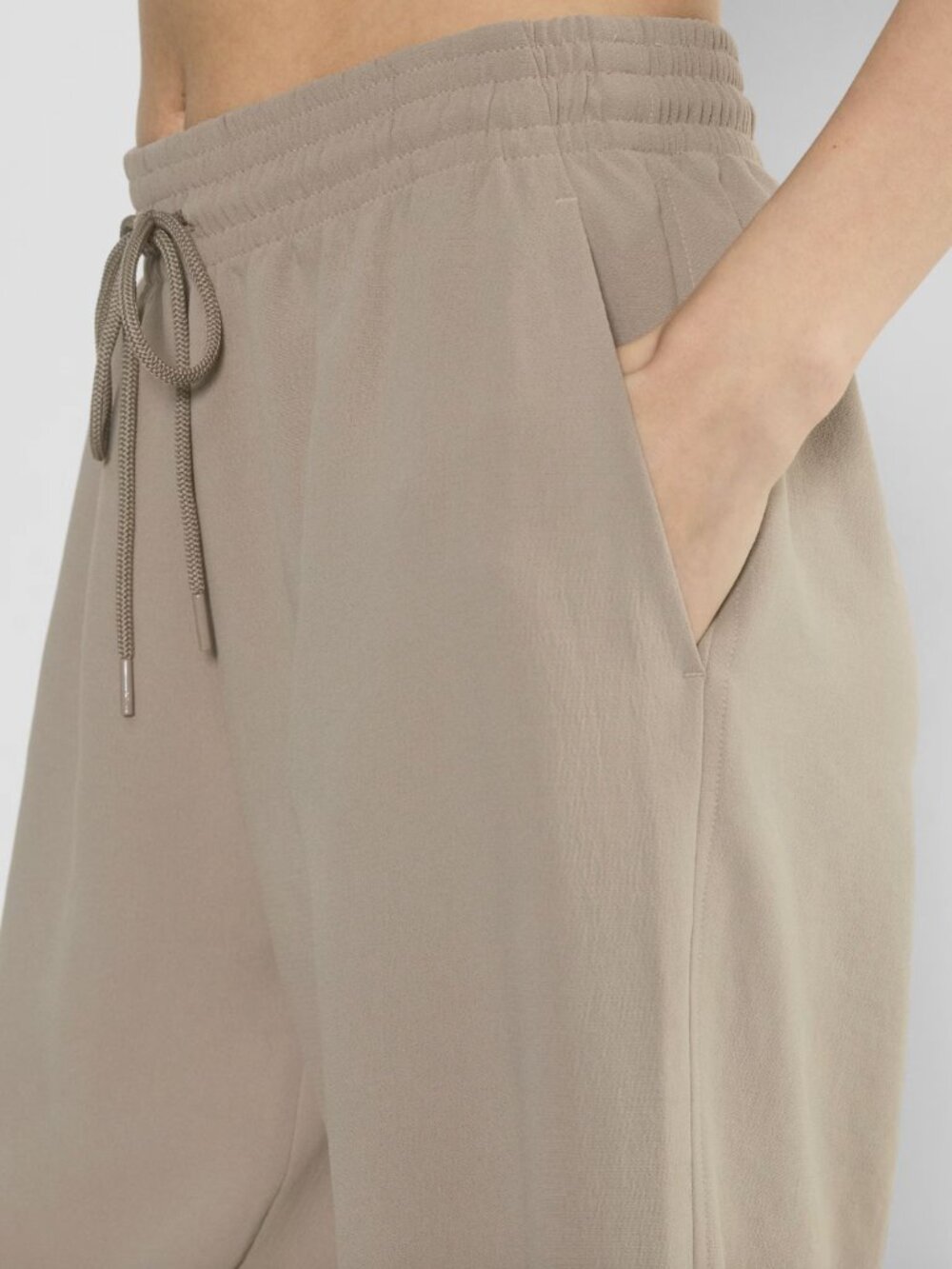 Aritzia Wilfred "Dressy" Jogging Pants In Mauve